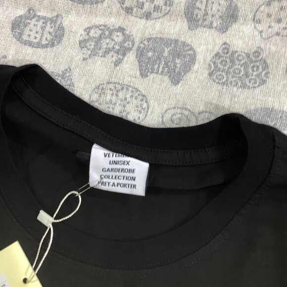 Vetements Living Legend Black T-Shirt - Picture 5 of 10
